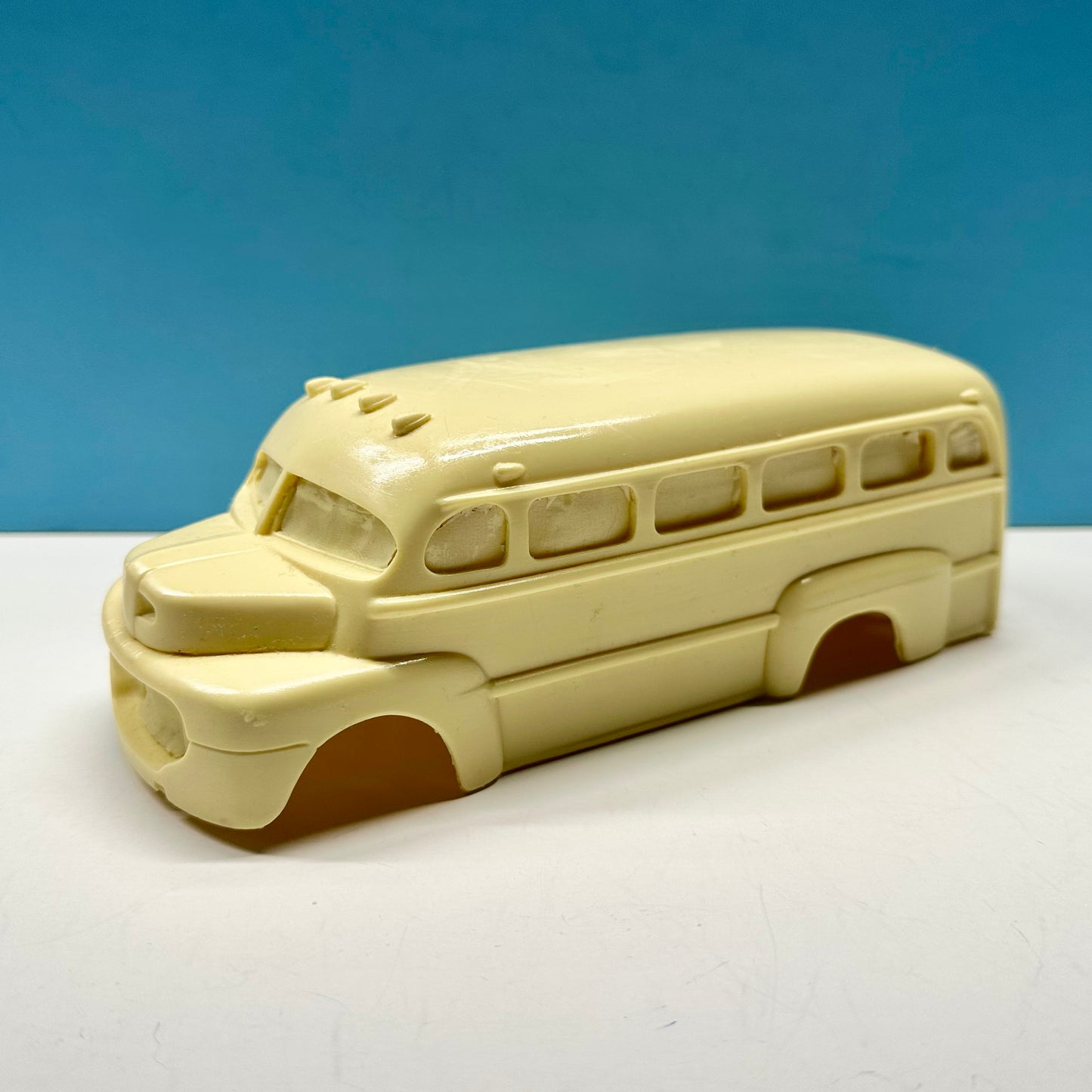 1950 Ford Custom School Bus Cast Resin Model Kit KED
