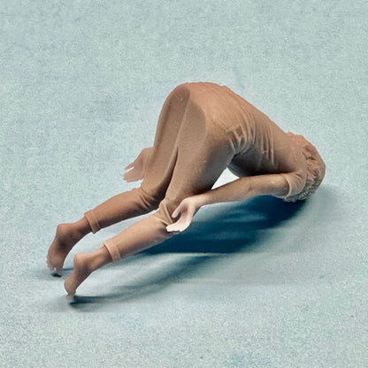 24. Sitting Farm Girl Tara Figure for Display or Diorama 1/24 1/25