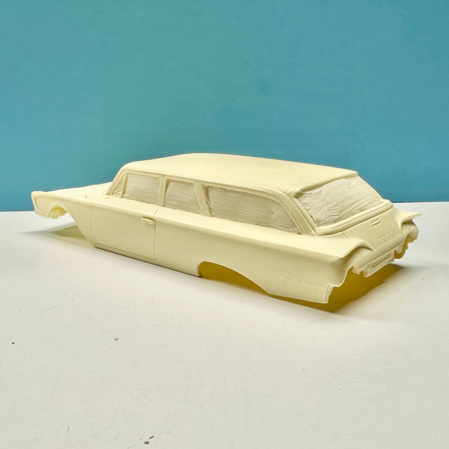 1960 Ford Ranch Wagon 2 Door Cast Resin Model Ki