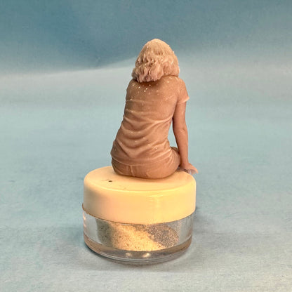 24. Sitting Farm Girl Tara Figure for Display or Diorama 1/24 1/25
