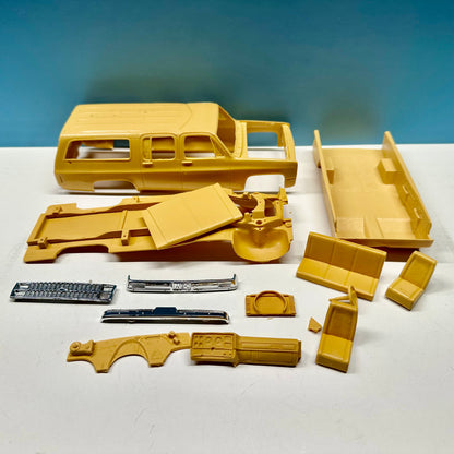 1982 Chevy Suburban Cast Resin Model Kit KED