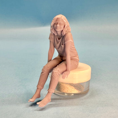 24. Sitting Farm Girl Tara Figure for Display or Diorama 1/24 1/25