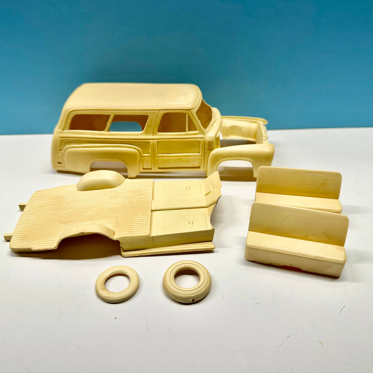 1950 Ford F1 Woody Van Cast Resin Model Kit KED