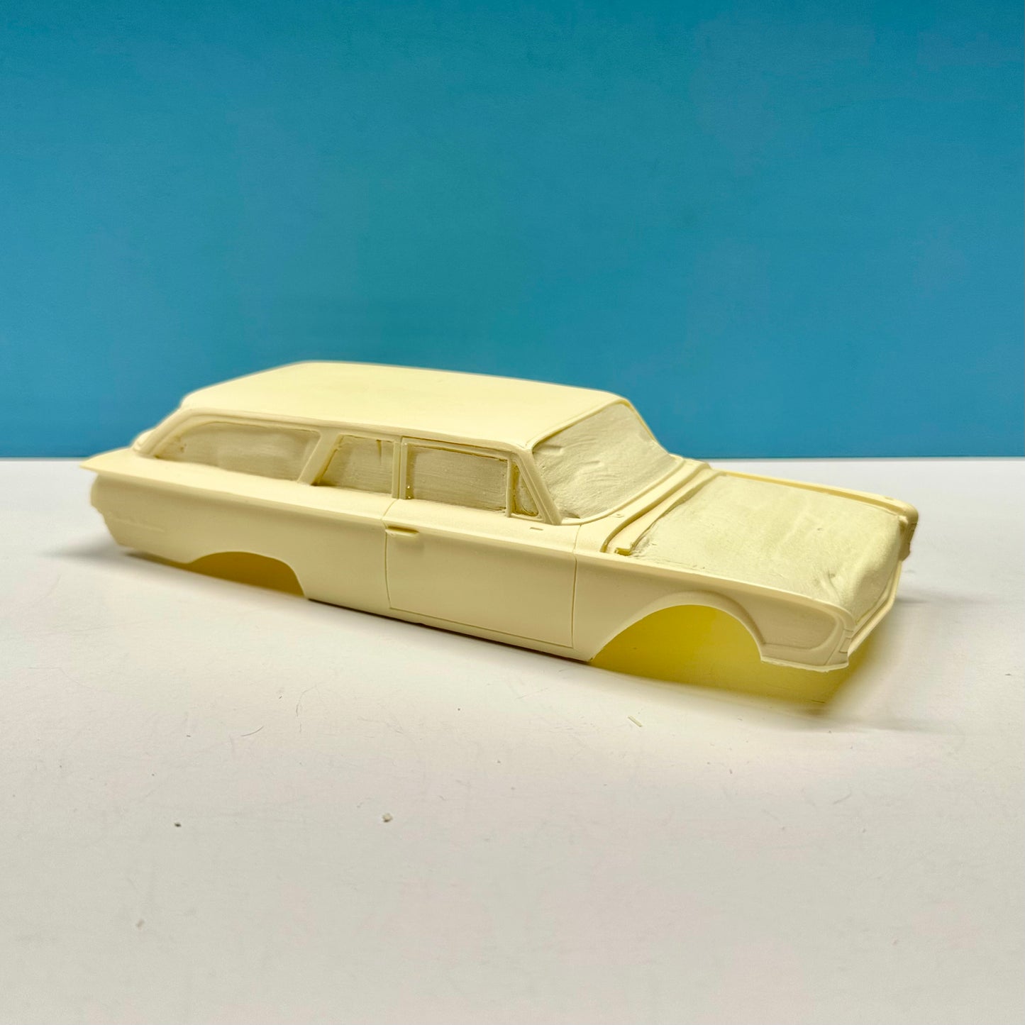 1960 Ford Ranch Wagon 2 Door Cast Resin Model Ki