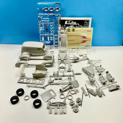 AMT ERTL 1940 Ford Sedan Delivery 1/25