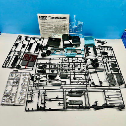 Revell GMC Syclone Pickup Truck 1/25