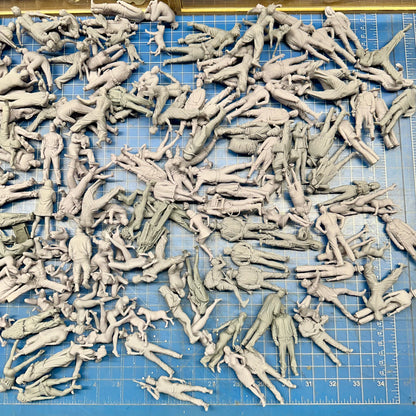 Grab Bag of 5 Random Figures for Display and Diorama 1/24 1/25