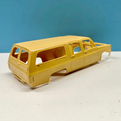 1982 Chevy Suburban Cast Resin Model Kit KED