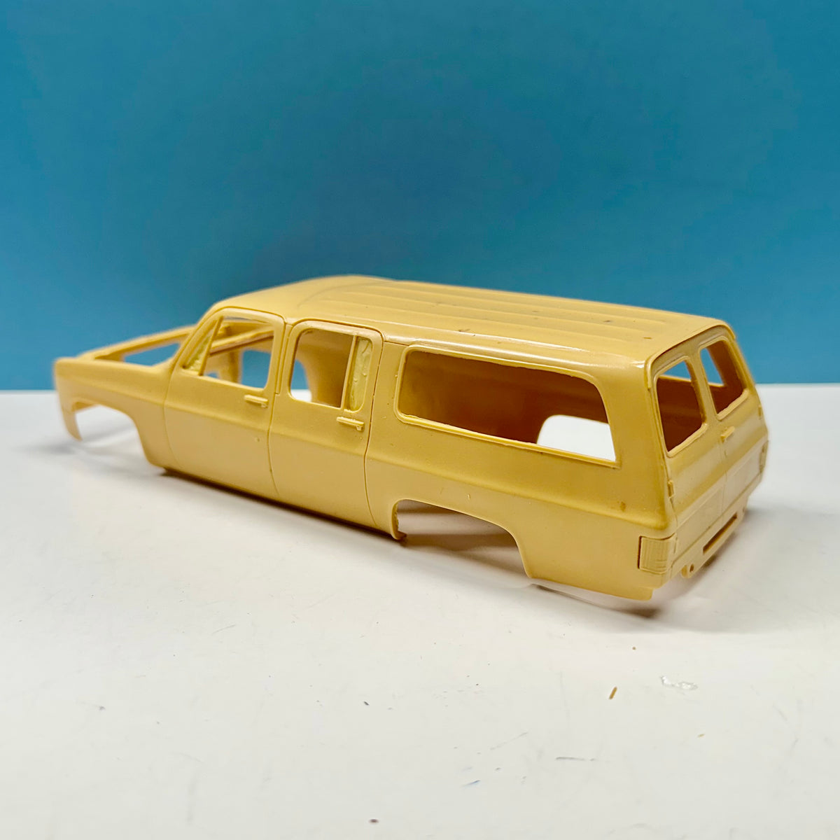 1982 Chevy Suburban Cast Resin Model Kit KED