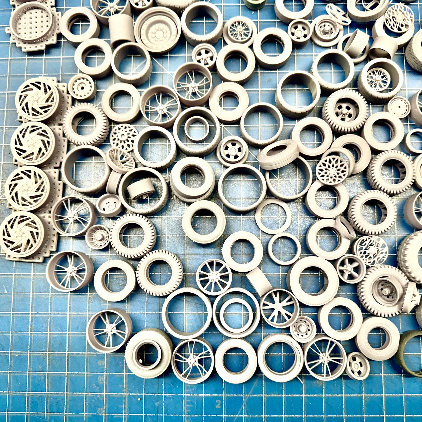 Lot 2 of Wheel and Tires 1/24 1/25