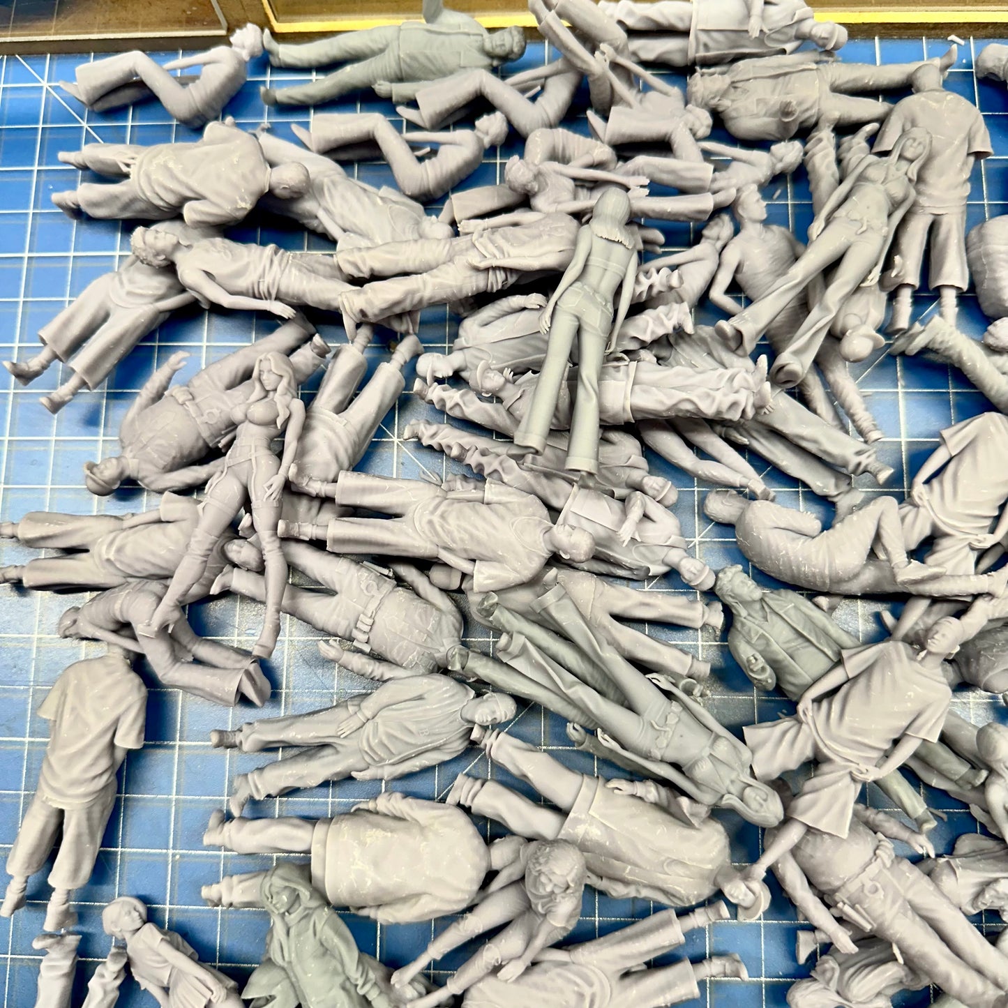 Grab Bag of 5 Random Figures 1/24 1/25