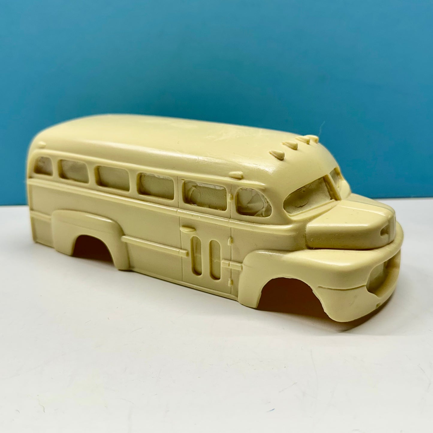 1950 Ford Custom School Bus Cast Resin Model Kit KED
