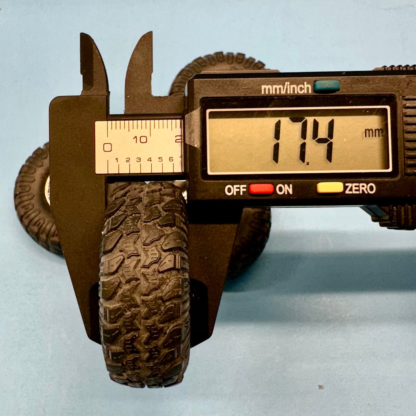 22 Off Road 4x4 wheels and tires 1/24 1/25