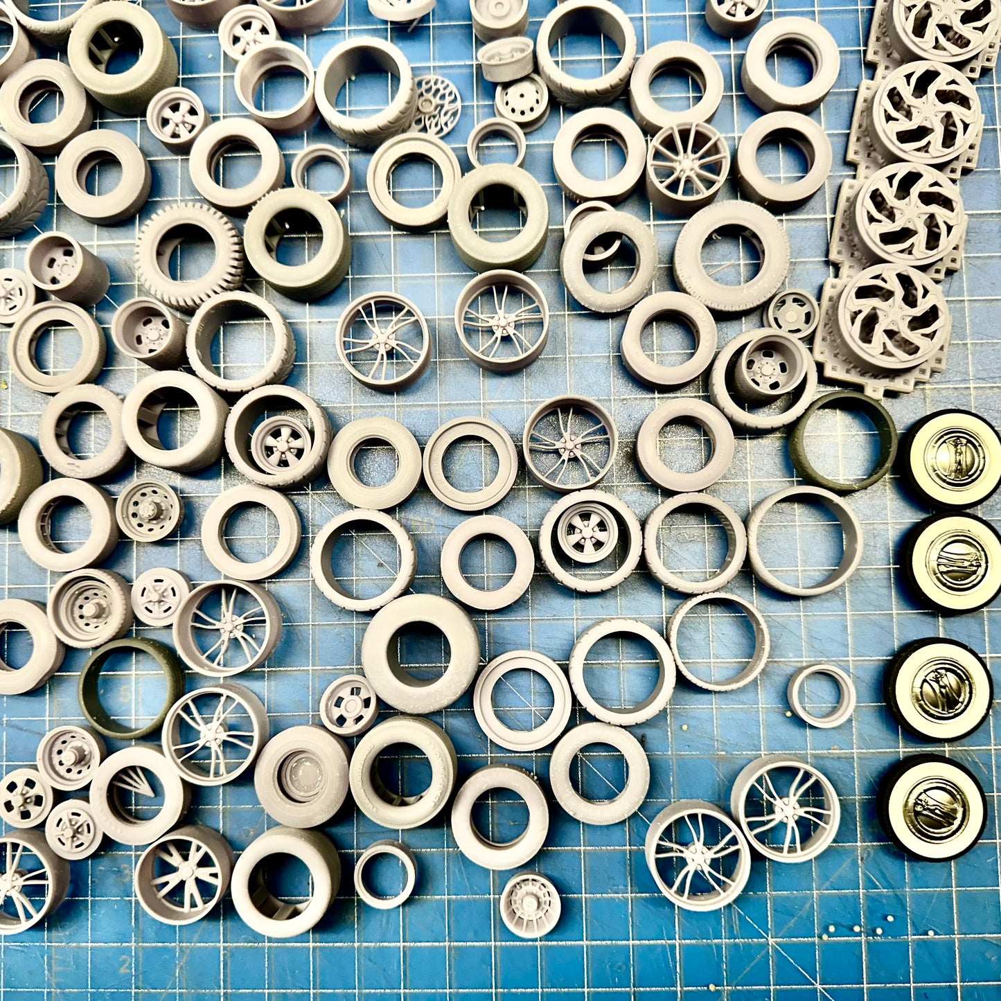 Lot 3 of Wheel and Tires 1/24 1/25