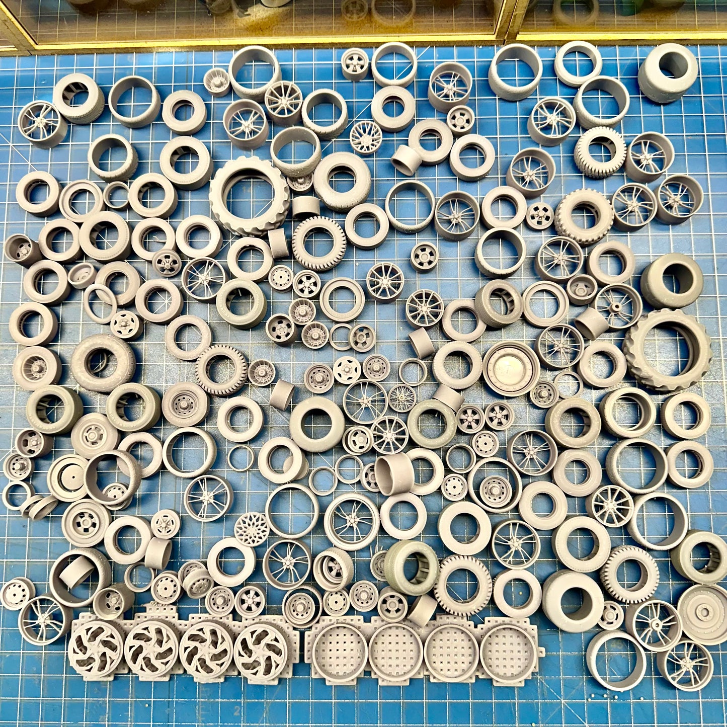 Lot 1 of Wheel and Tires 1/24 1/25