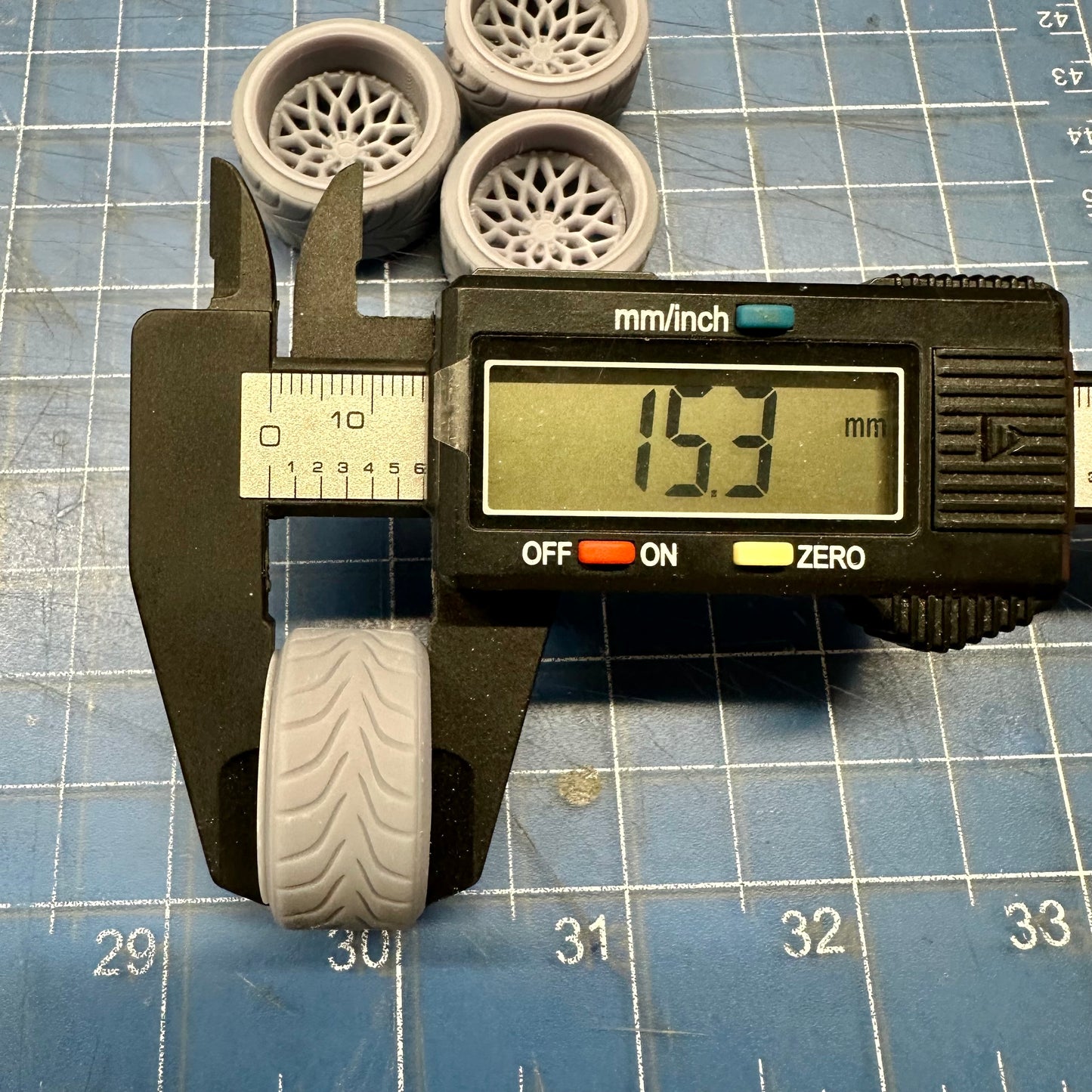 Snowflake Wheels w/ Tires 1/24 1/25
