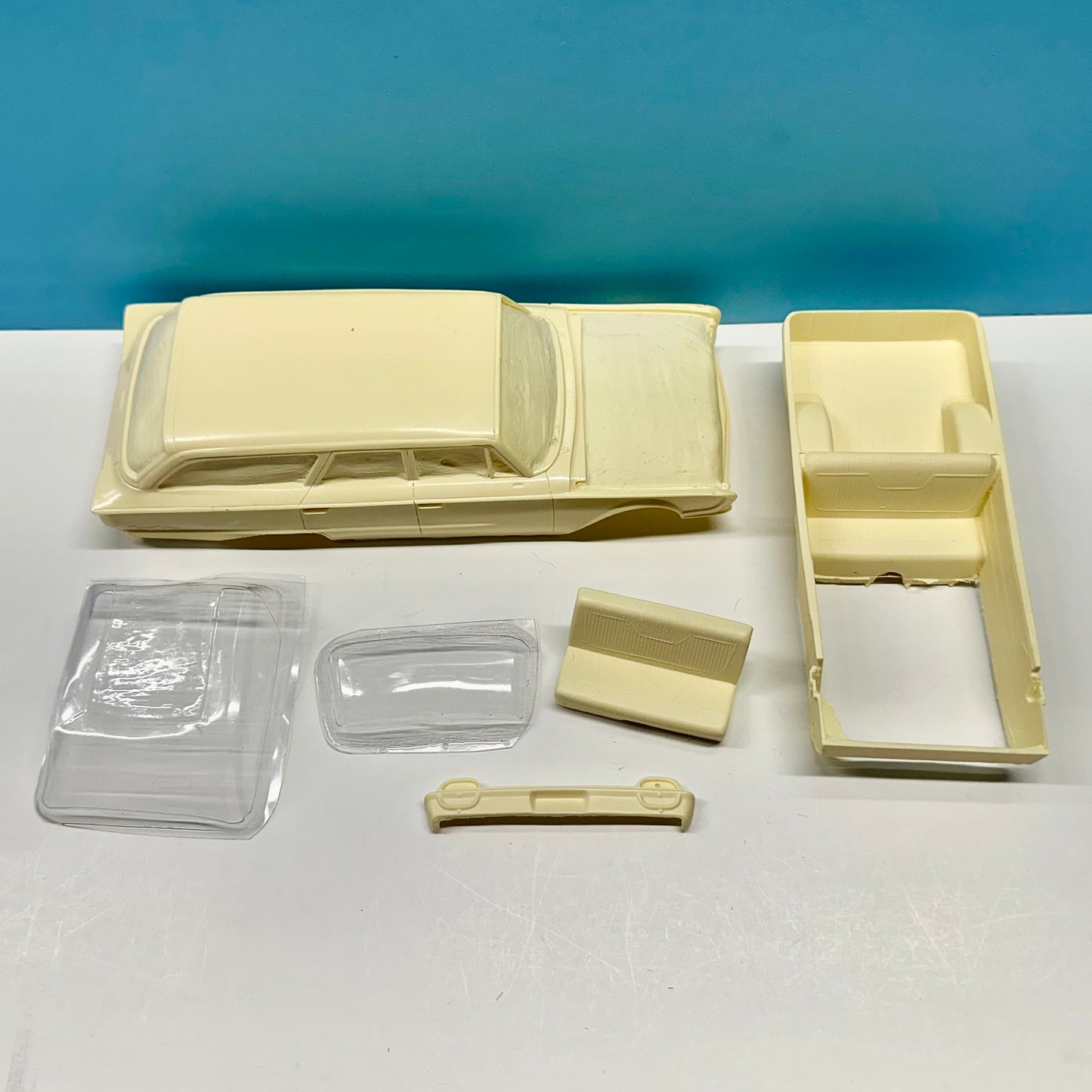 1960 Ford Country Sedan Wagon 4 Door Cast Resin Model Kit