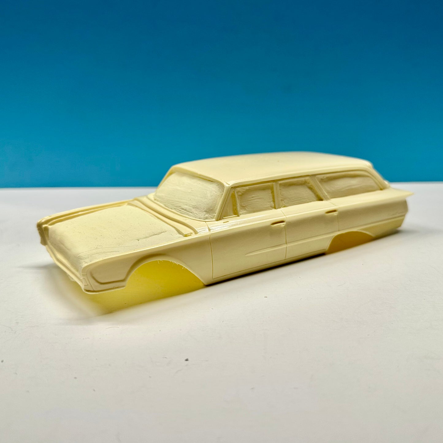 1960 Ford Country Sedan Wagon 4 Door Cast Resin Model Kit