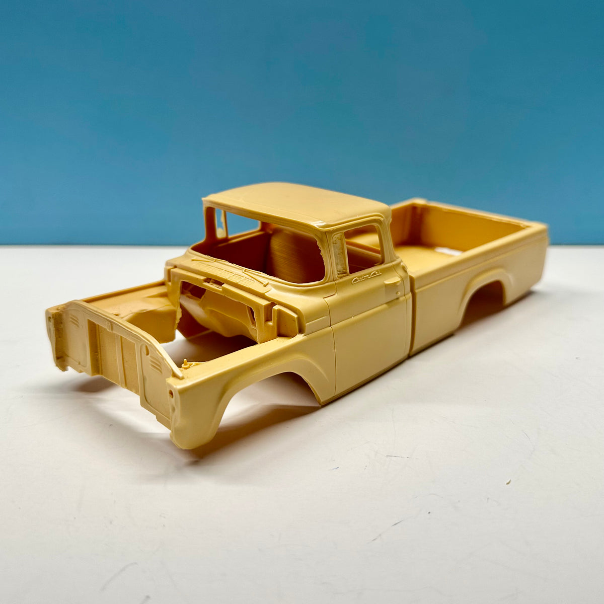 1960 Ford Pickup Truck Custom Cab Cast Resin Model Kit KED