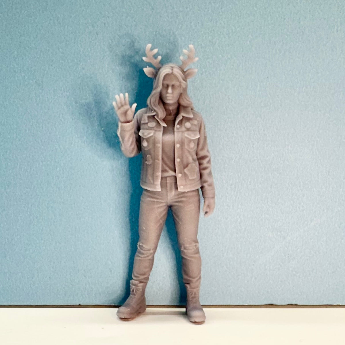 H8 Cool Girl Holiday Figure for Display or Diorama 1/24 1/25