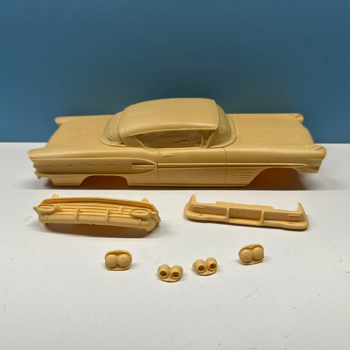 1958 Pontiac Hardtop Cast Resin Model Kit KED
