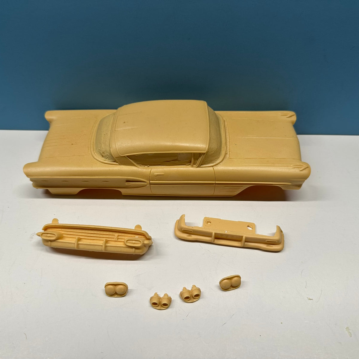 1958 Pontiac Hardtop Cast Resin Model Kit KED