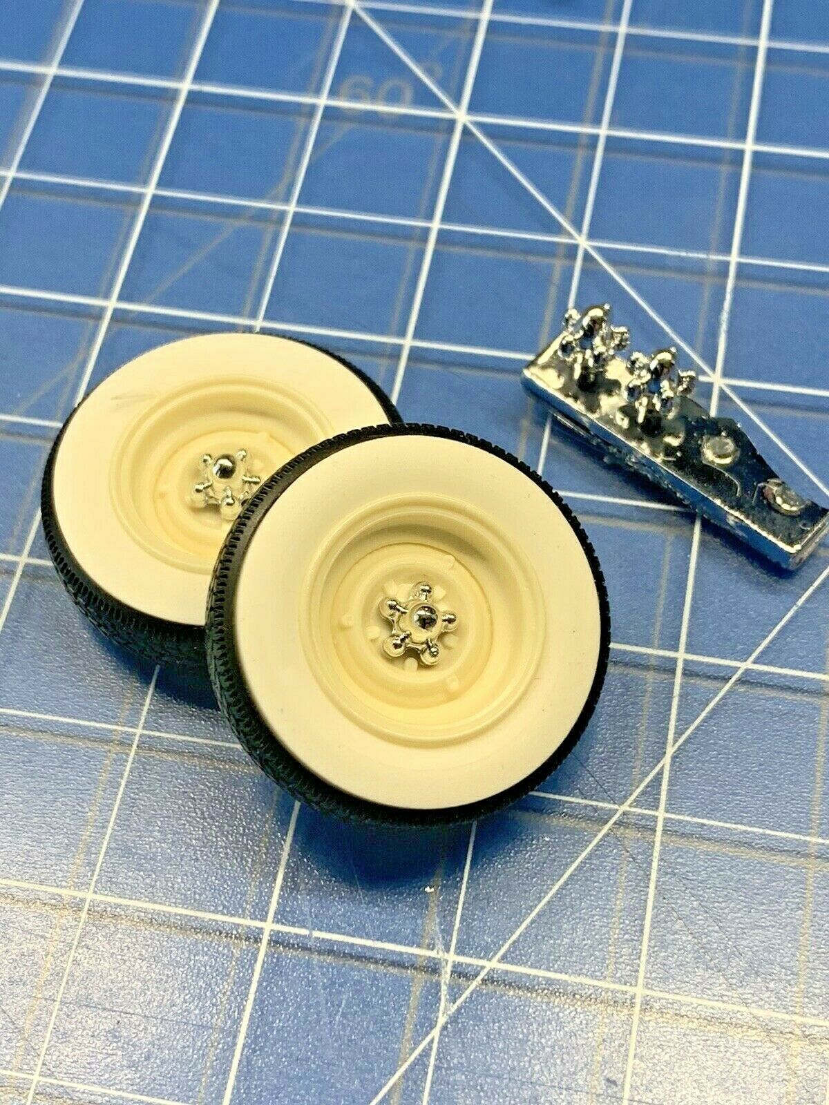 Set of 4 Spyder Spider Center Caps Bullet Style 1/24 1/25