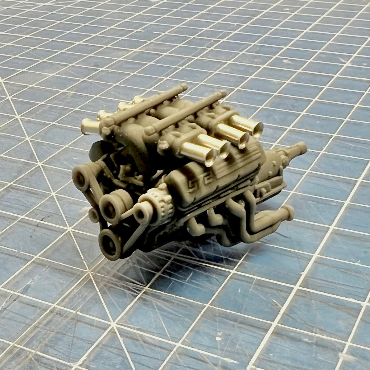 Chevy 572 Engine w/ Cross Air Intake Manifold 1/25