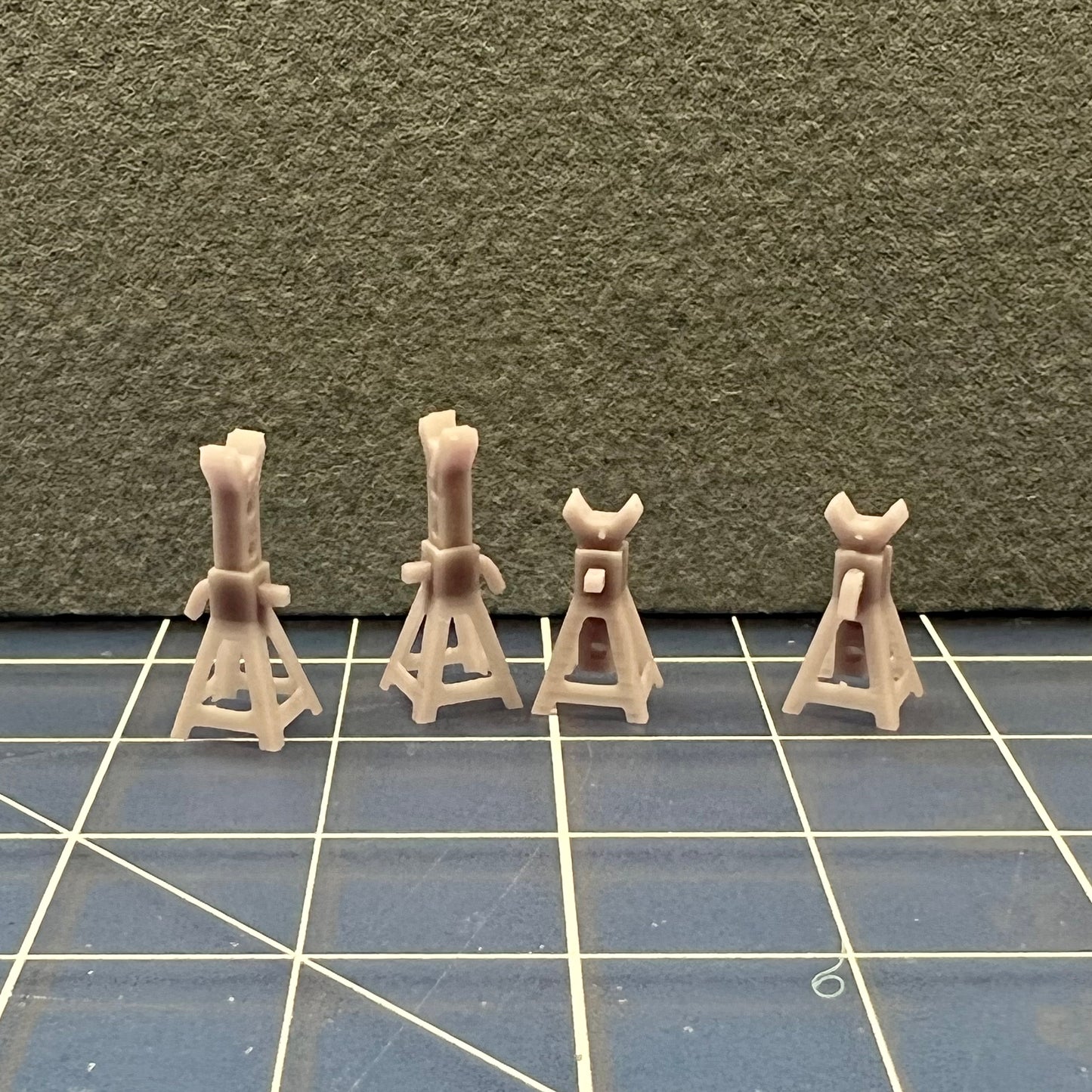 Jack Stands Lowered and Raised Set of 8 for Diorama 1/24 1/25